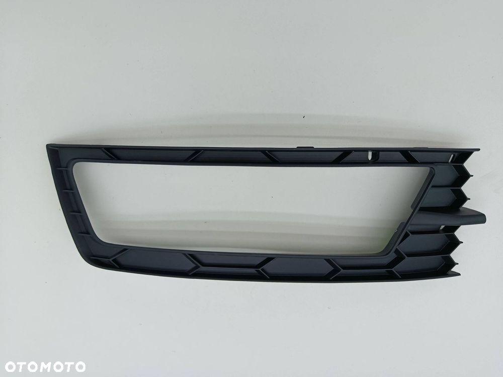 SKODA RAPID I KRATKA ZDERZAKA PRAWY PRZÓD 5JA807682 - 2