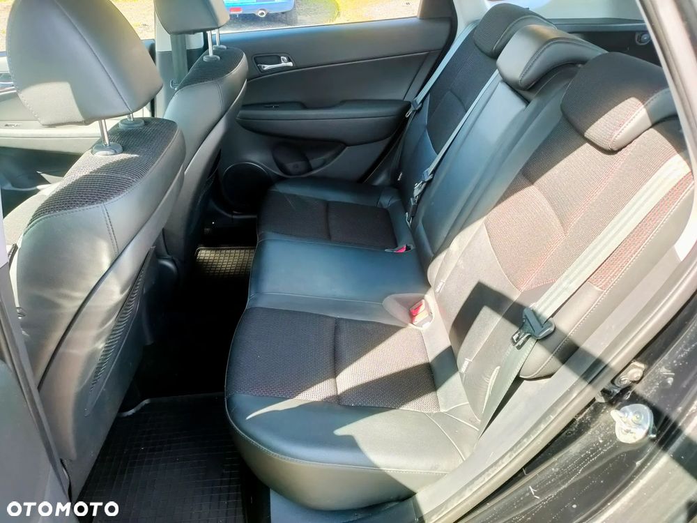 Hyundai i30 1.4 Base + World Cup - 24