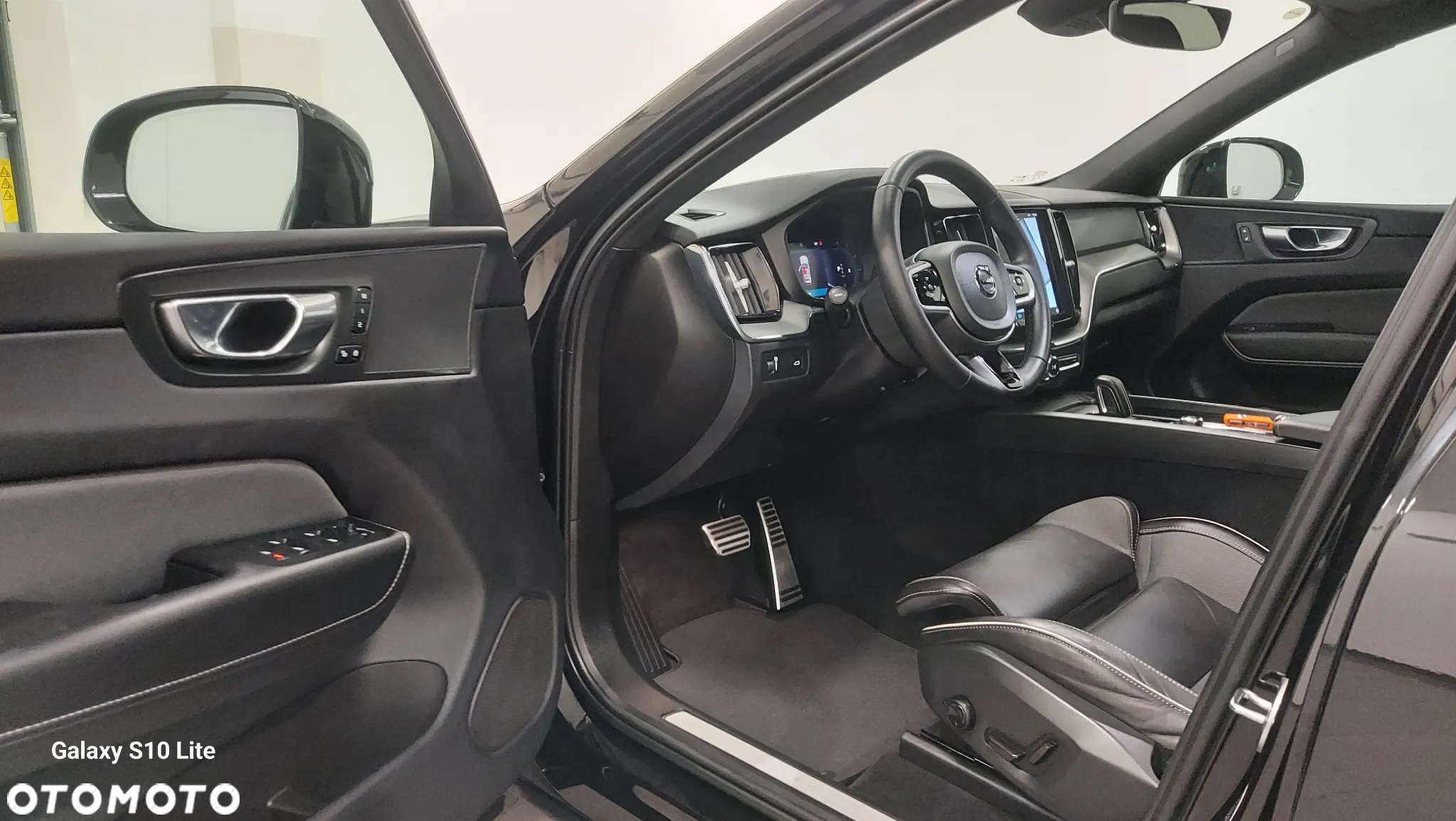 Volvo XC 60 B4 D Plus Dark - 5