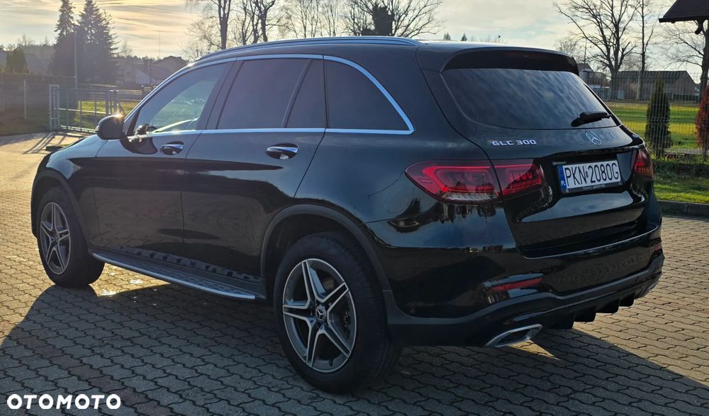 Mercedes-Benz GLC 300 4Matic 9G-TRONIC AMG Line - 8