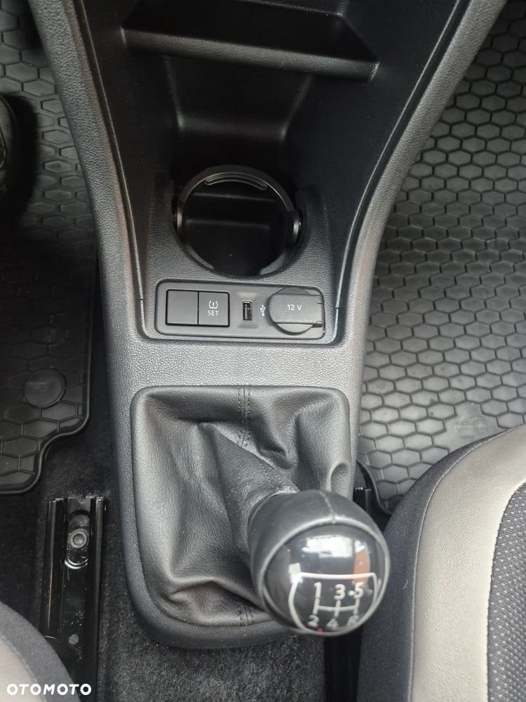 Volkswagen up! (BlueMotion Technology) move - 26