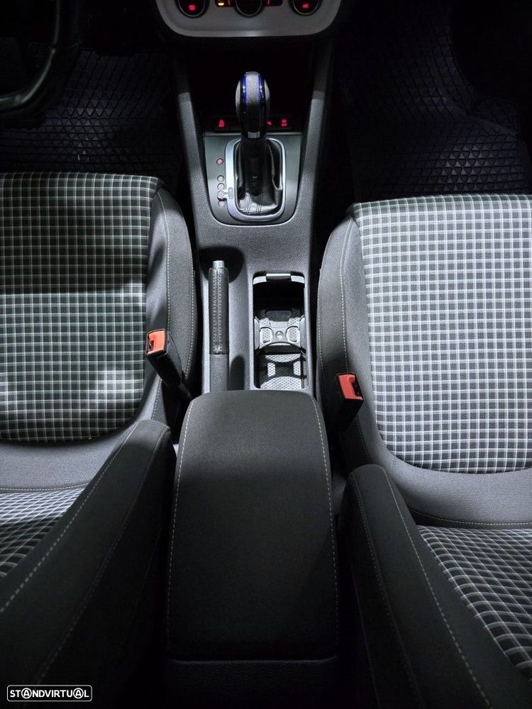 VW Scirocco 2.0 TSI BlueMotion DSG - 24