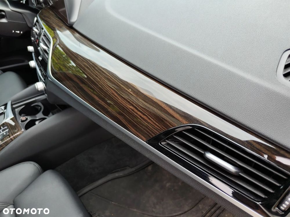 BMW Seria 5 530e iPerformance xDrive Luxury Line sport - 28