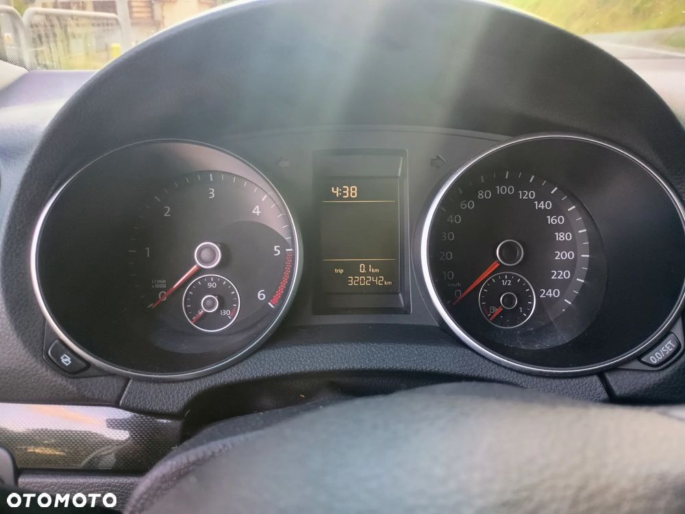 Volkswagen Golf 1.6 TDI DPF Highline - 16
