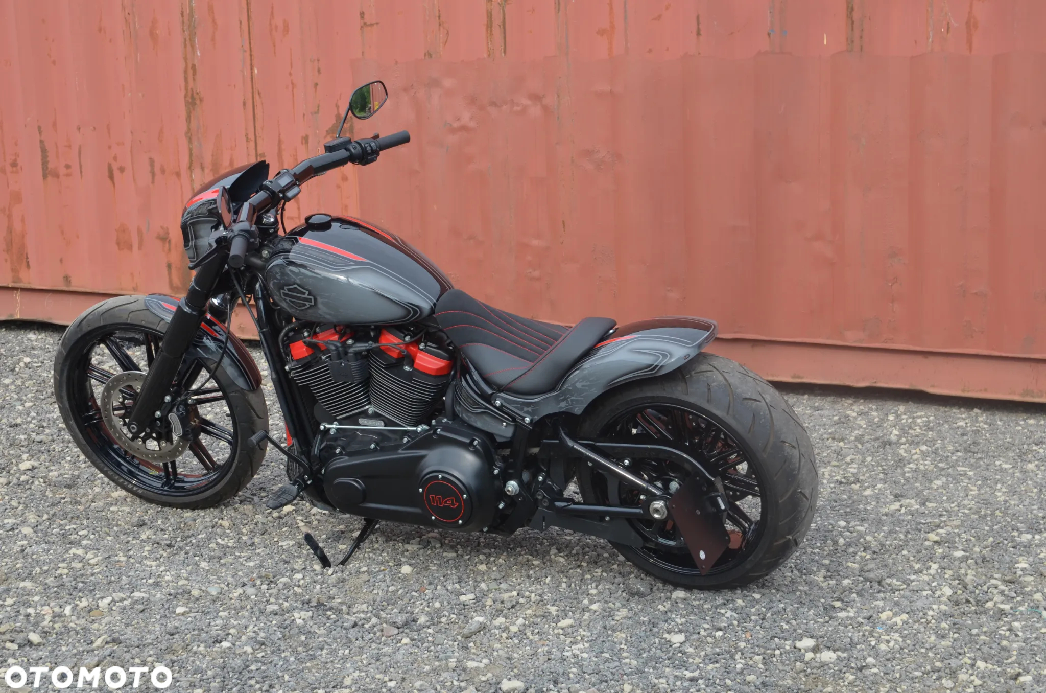 Harley-Davidson Softail Breakout - 27
