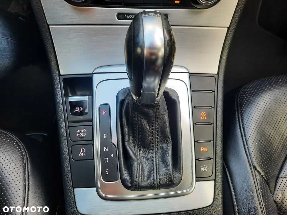 Volkswagen Passat 2.0 TDI Highline DSG - 27