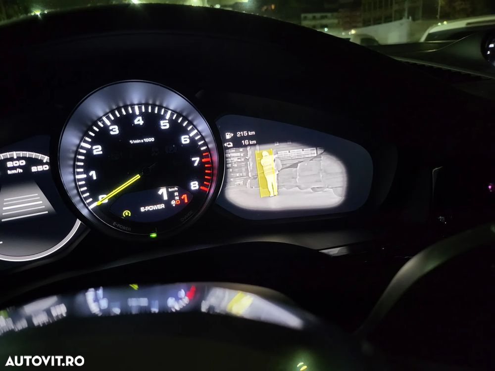 Porsche Cayenne - 26