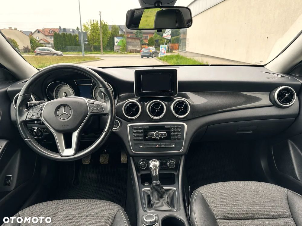 Mercedes-Benz CLA 180 BlueEFFICIENCY Edition - 4