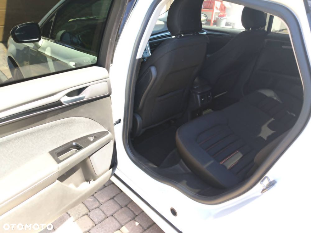 Ford Fusion - 13