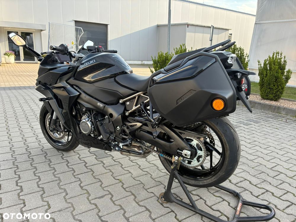 Suzuki GSX - 8