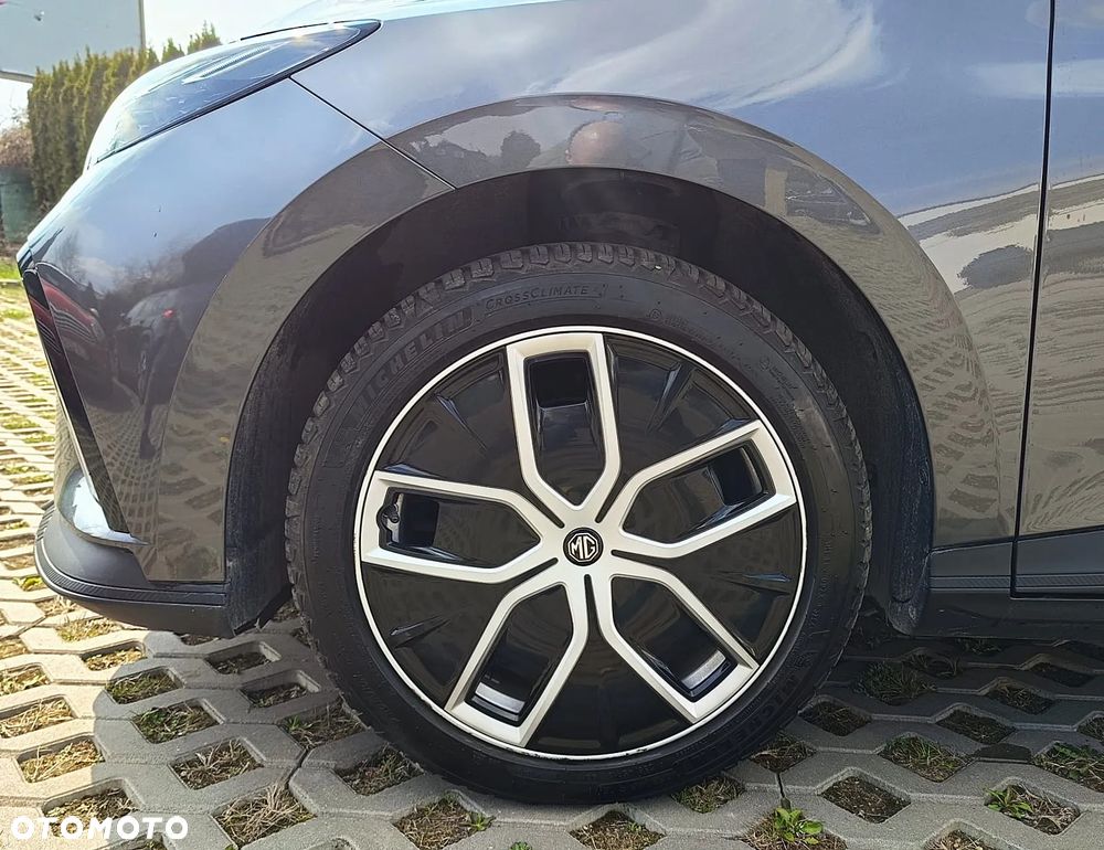 MG 4 Luxury 64 kWh - 6