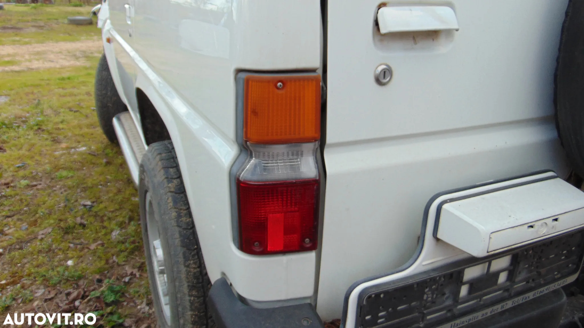 Faruri,semnalizari fata,stopuri spate Daihatsu Feroza an 1990 - 5