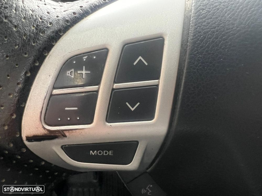 Mitsubishi Outlander 2.0 DI-D Intense 4WD - 28