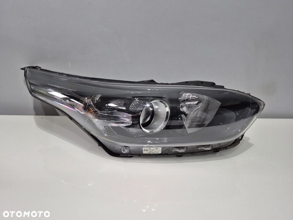 Kia Ceed III 21- lift Lampa reflektor soczewka prawy przód ciemny 12PIN Europa oryginalny - 1