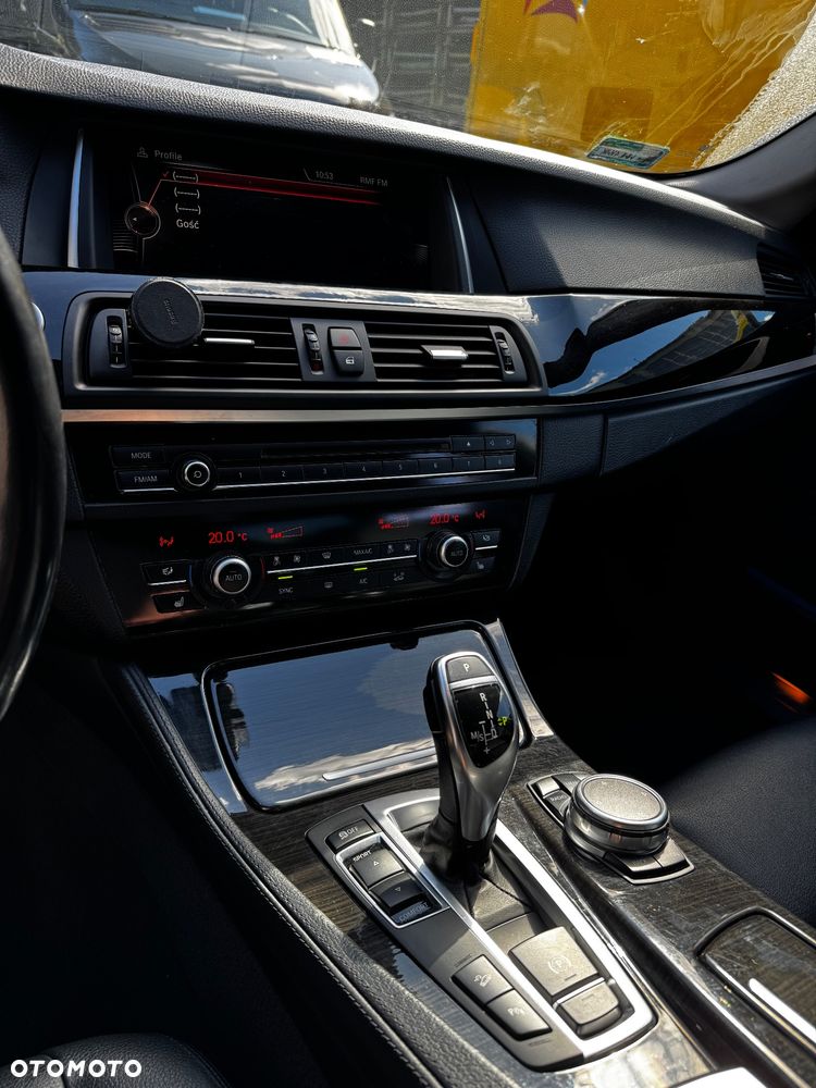 BMW Seria 5 528i xDrive - 8