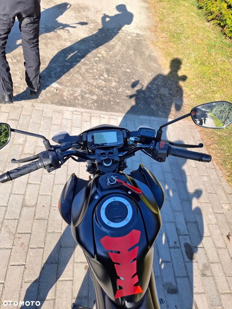 Suzuki GSX - 8