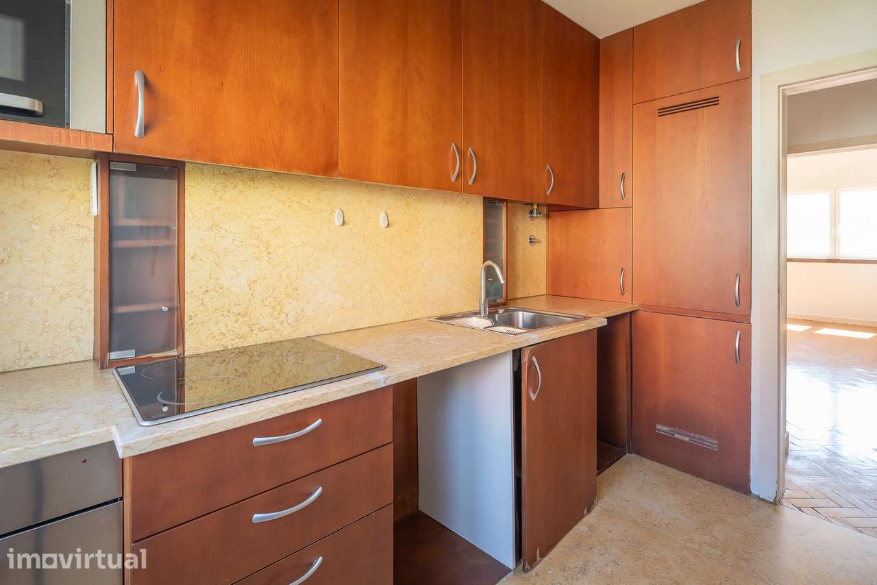 Apartamento T3 com logradouro no tradicional bairro de Alvalade - Grande imagem: 5/23