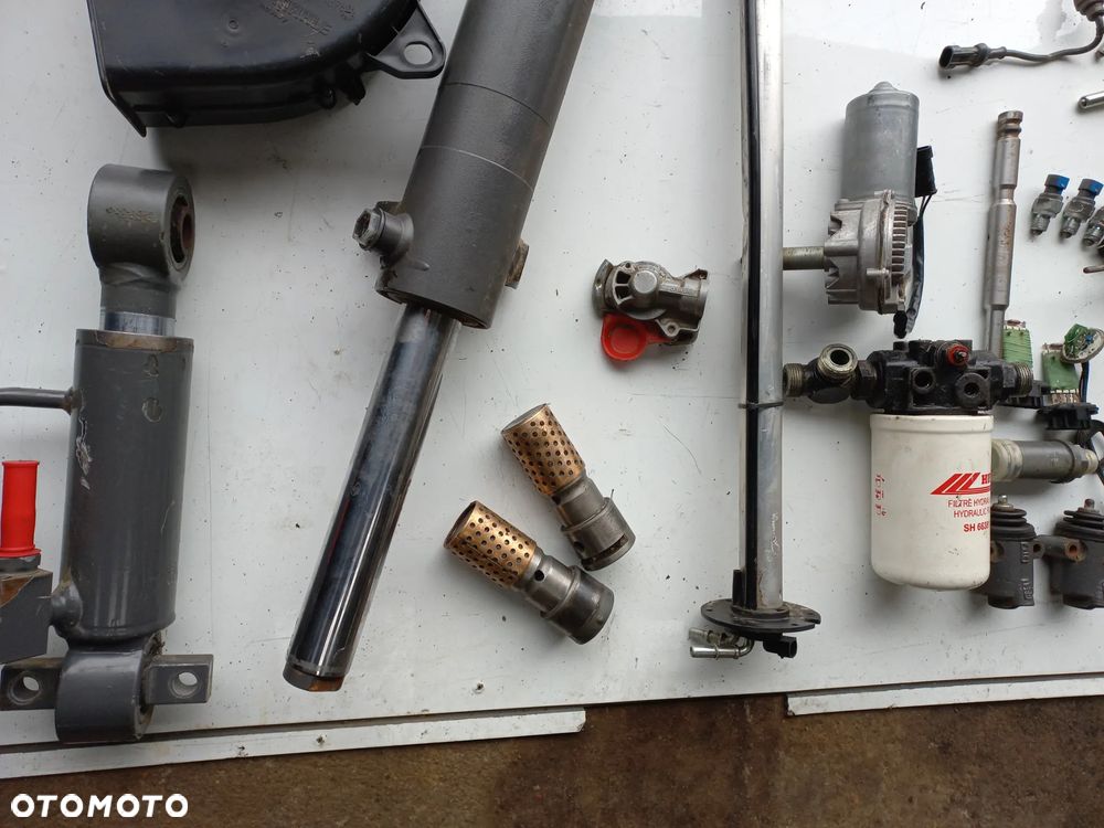 Części Agco Valtra,Massey,Fendt Obudowa PTO M934152220300,koło zębate,ACV079246A,SIŁOWNIK TUZA,OGNIBENE,ACV3867420,ACX2728610,4293088M1,CZUJNIK PALIWA,ACX2728590,10911060,0046106100000,934152221020,przekładnia czołowa,filtr kabinowy,acw2380980.acw1481500,chłodnica wody,ACV0303150. - 35