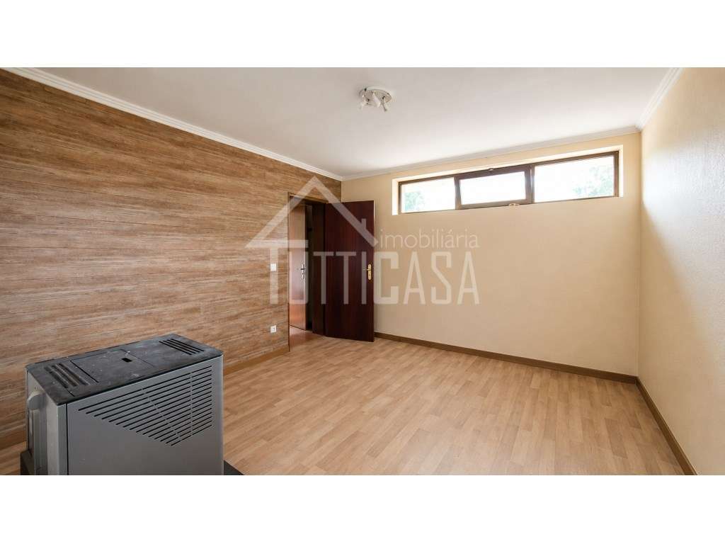 Moradia T2+2 com Jardim, Garagem e Total Privacidade - Grande imagem: 5/40