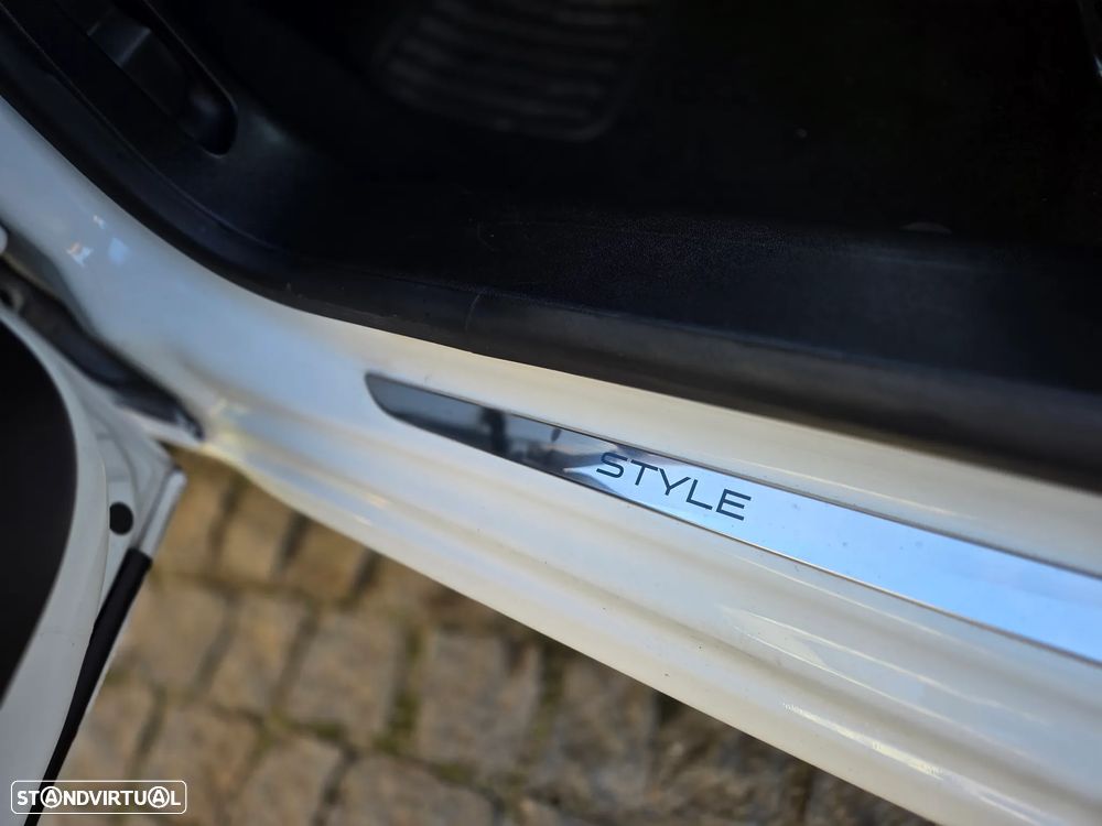 Peugeot 208 1.6 BlueHDi Style - 10