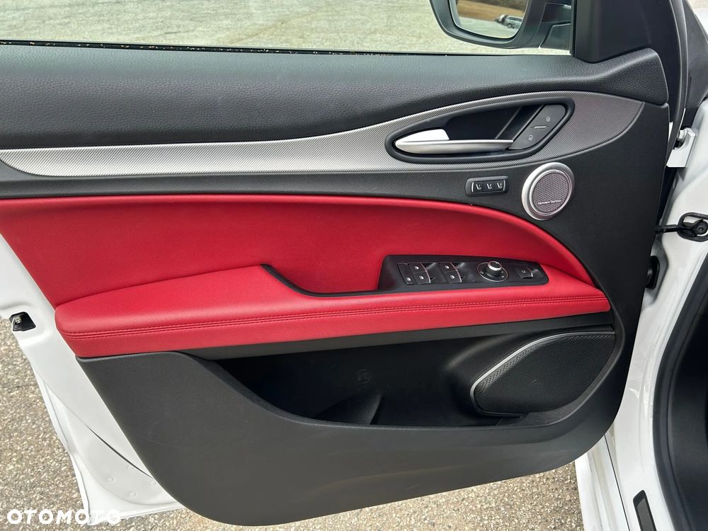 Alfa Romeo Stelvio 2.0 Turbo 16V AT8-Q4 Ti - 11