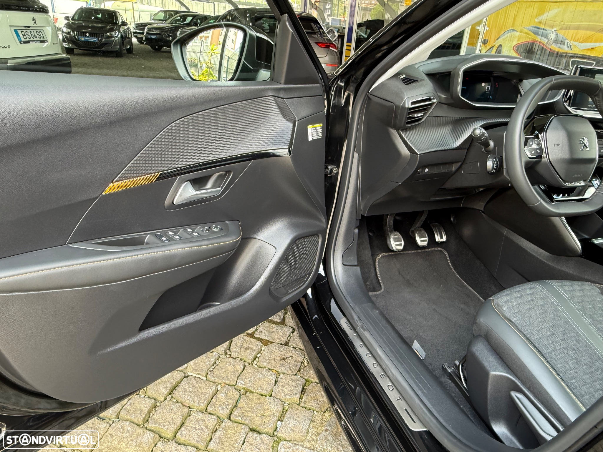 Peugeot 208 1.2 PureTech Allure - 21