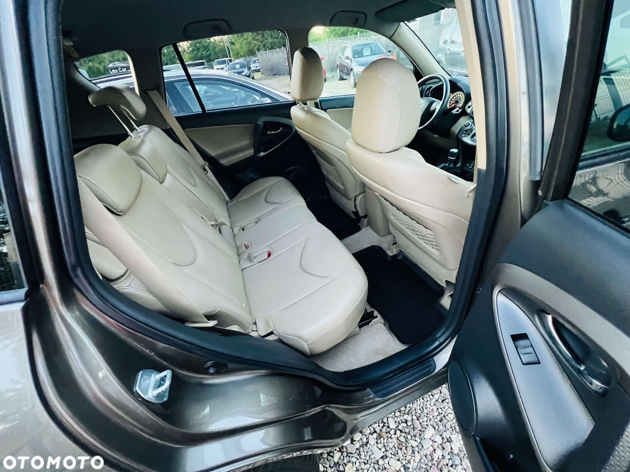 Toyota RAV4 2.0 VVT-i Premium - 17
