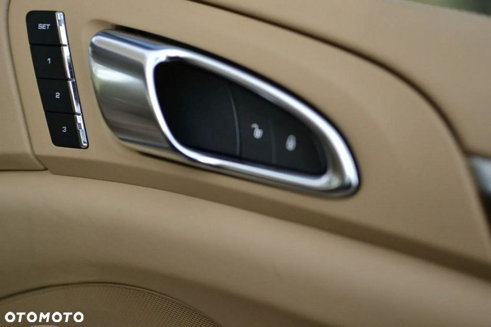 Porsche Cayenne - 32