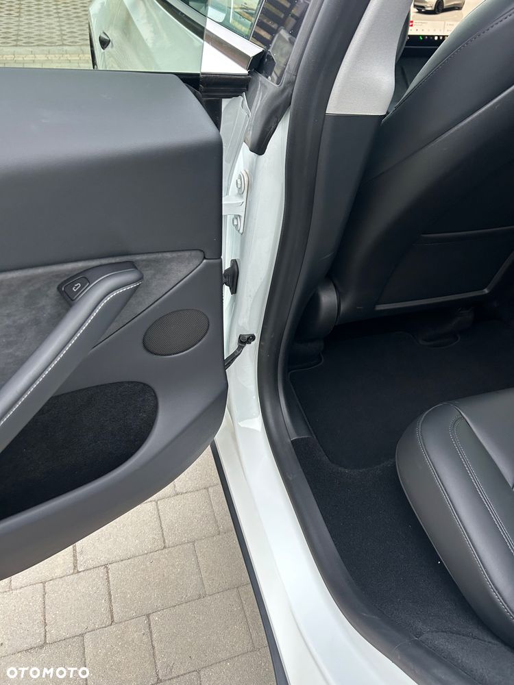 Tesla Model Y Performance Dual Motor AWD - 15