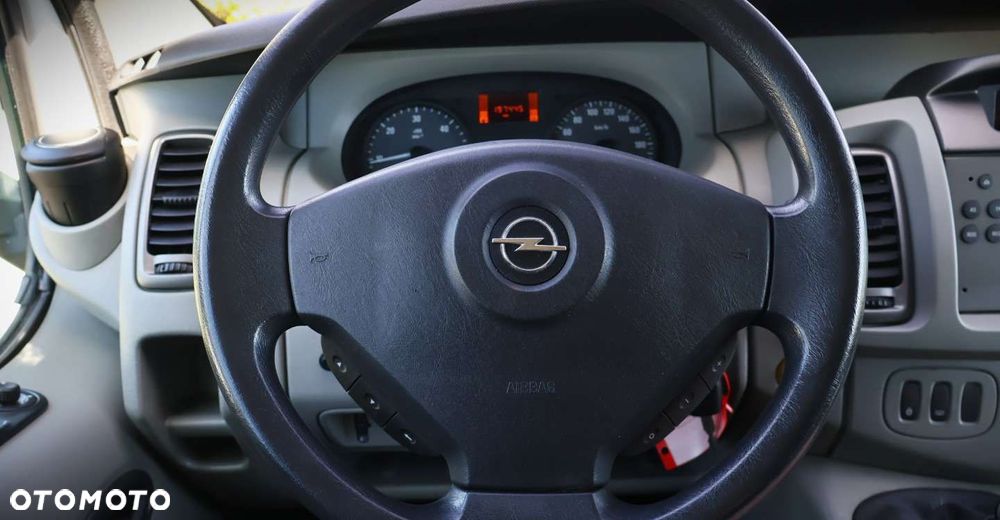 Opel Vivaro - 26