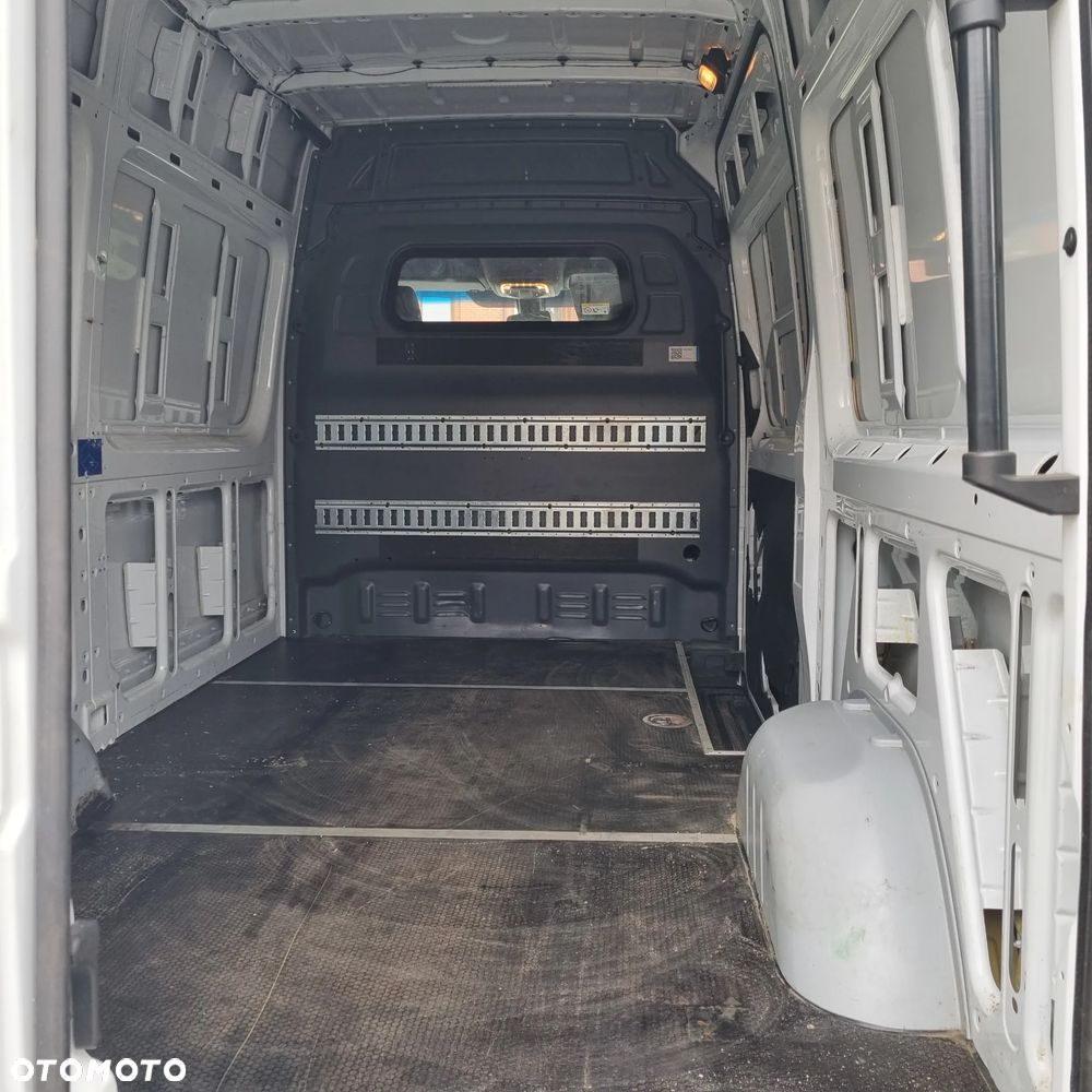 Mercedes-Benz Sprinter - 8