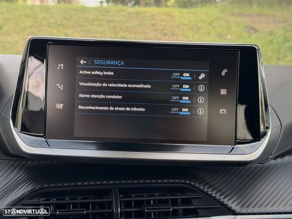 Peugeot 2008 1.2 PureTech Signature - 33