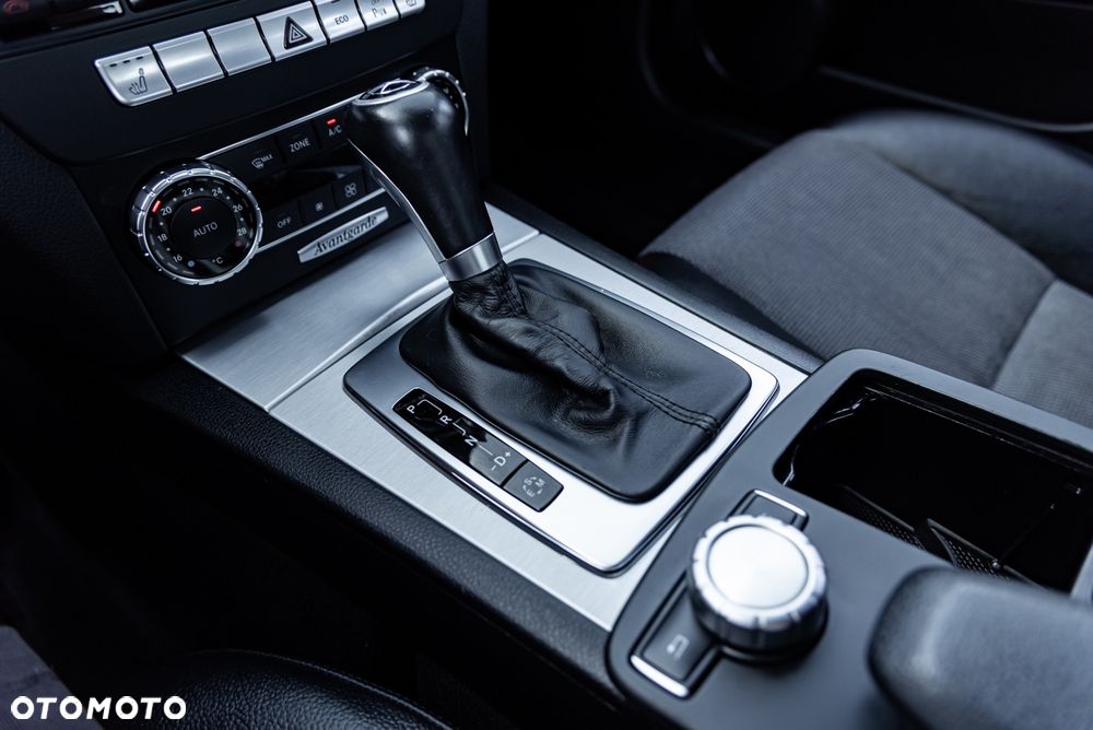 Mercedes-Benz Klasa C 180 (BlueEFFICIENCY) 7G-TRONIC Avantgarde - 34