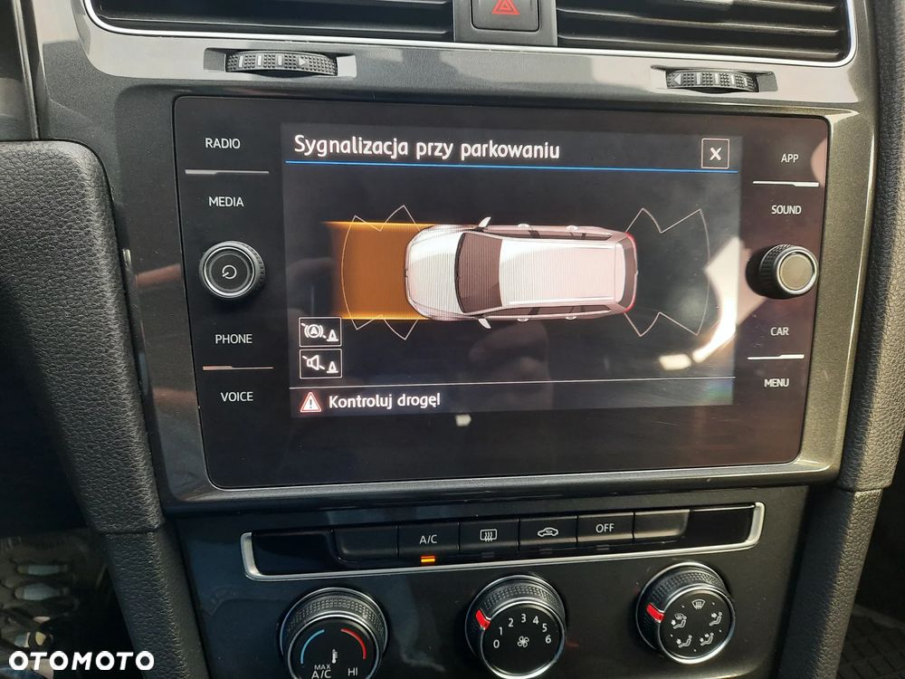 Volkswagen Golf - 22