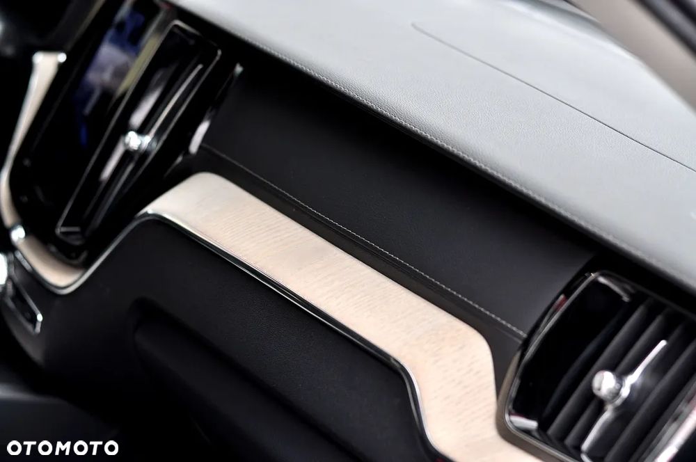 Volvo XC 60 T8 AWD Plug-In Hybrid Inscription - 26