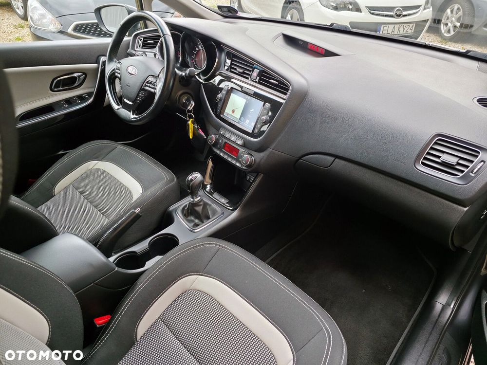 Kia Ceed - 11