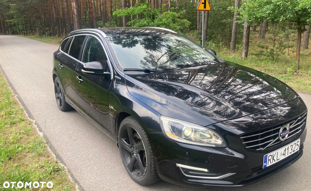 Volvo V60 D6 AWD Plug-in Hybrid Momentum - 4