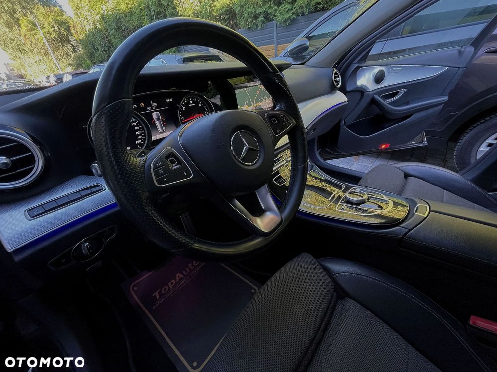 Mercedes-Benz Klasa E 220 d 4-Matic 9G-TRONIC - 19