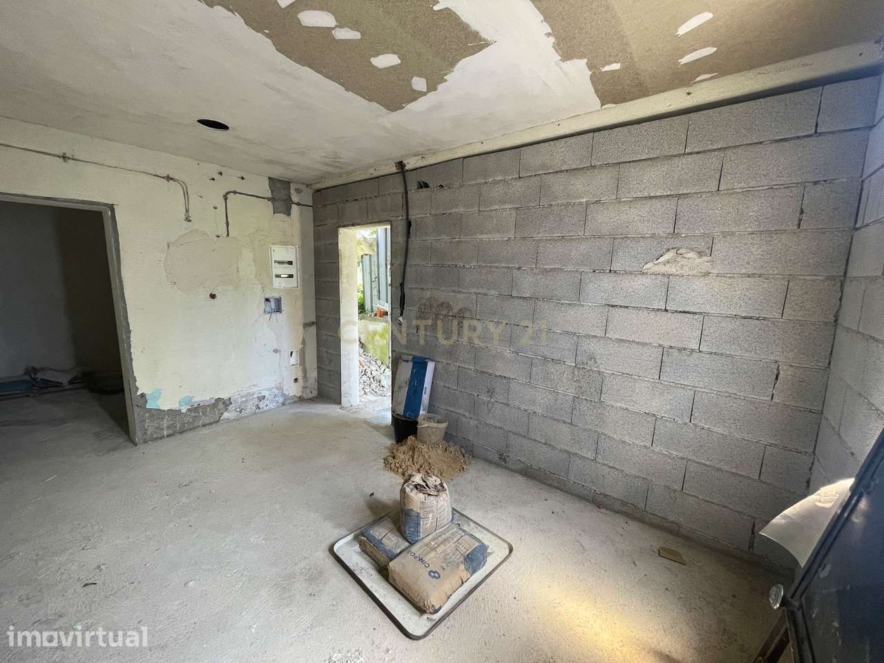 Casa para restauro em Duas Igrejas / Paredes - Grande imagem: 4/27