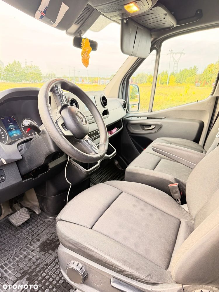 Mercedes-Benz Sprinter - 17