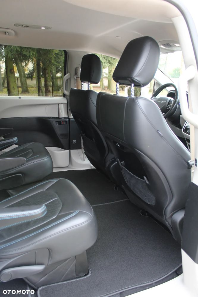 Chrysler Pacifica - 22