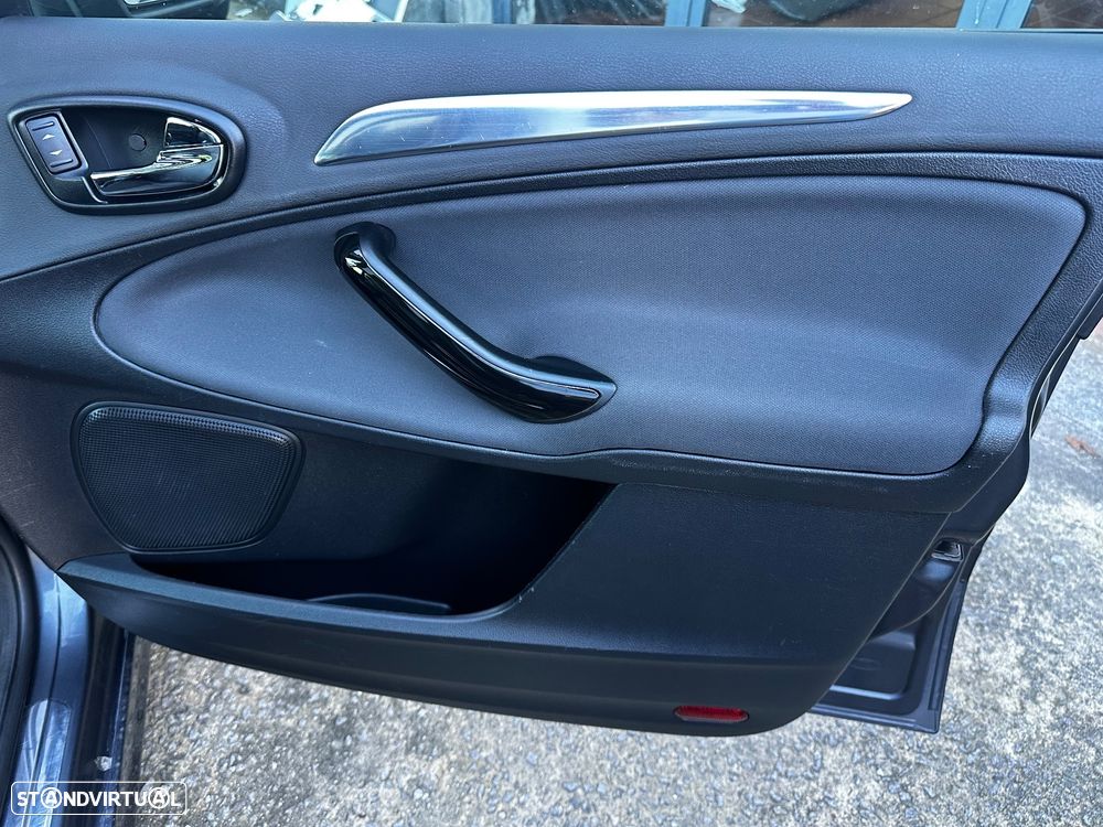 Ford S-Max 2.0 TDCi Titanium 7L - 27