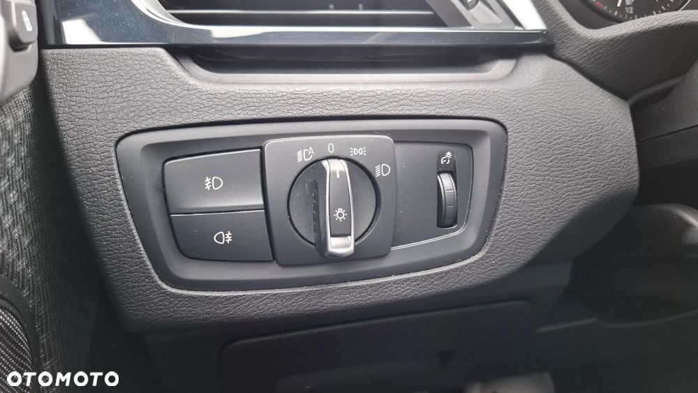 BMW X1 sDrive18i Advantage - 28