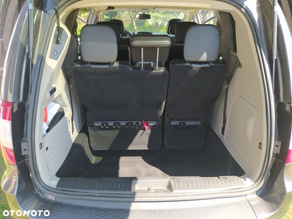 Chrysler Town & Country 3.6 Limited - 16