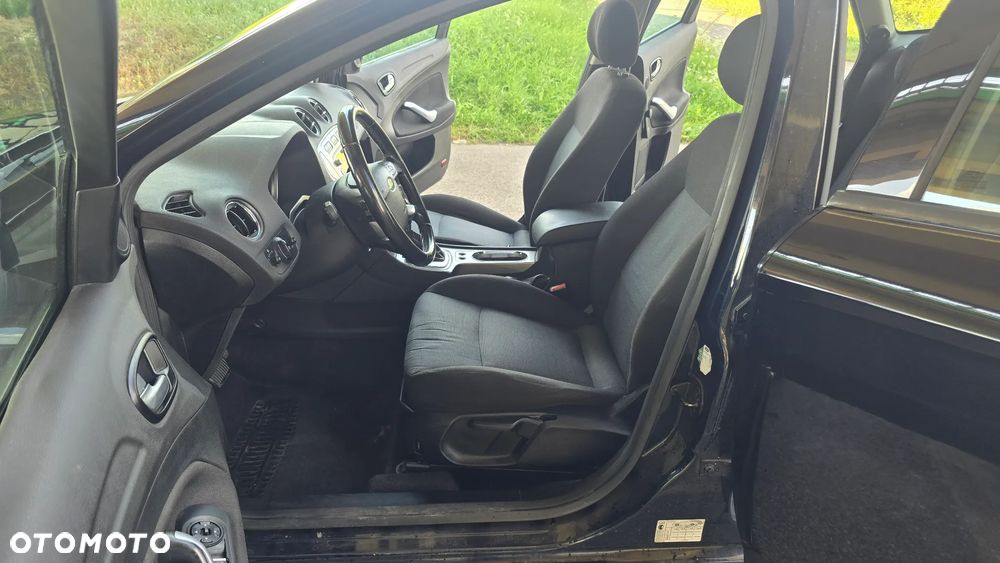 Ford Mondeo 2.0 TDCi Ambiente - 33