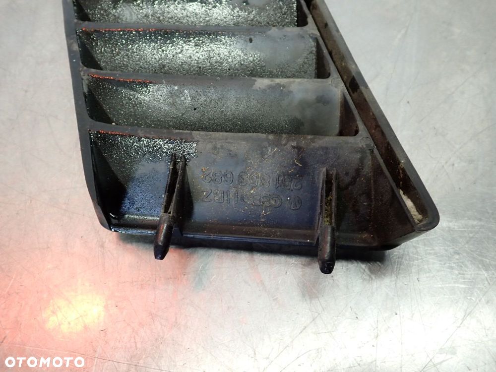 KRATKA WLOT POWIETRZA PRAWY TYŁ VOLKSWAGEN T3 - 6