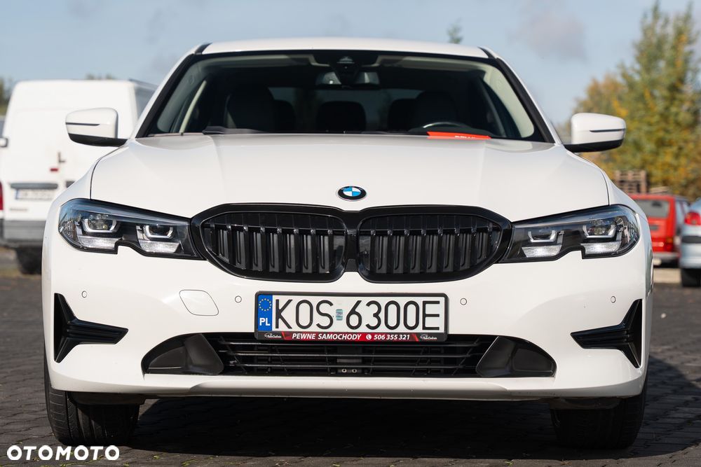 BMW Seria 3 318i Sport Line - 18