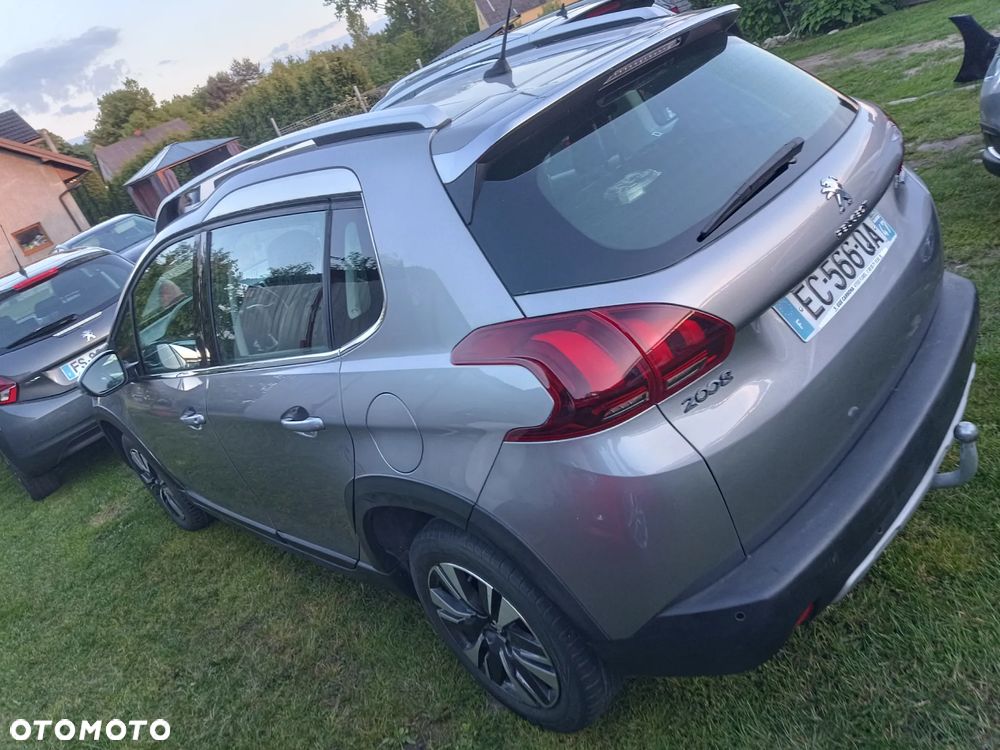 Peugeot 2008 BlueHDi 100 STOP & START Allure - 23