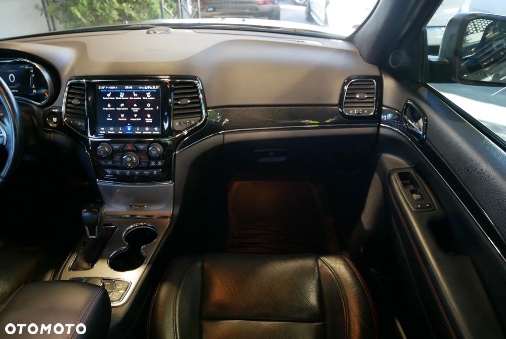 Jeep Grand Cherokee - 17