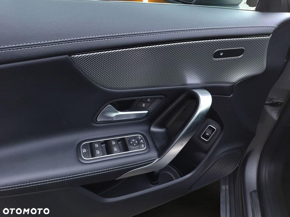 Mercedes-Benz CLA 200 7G-DCT - 10